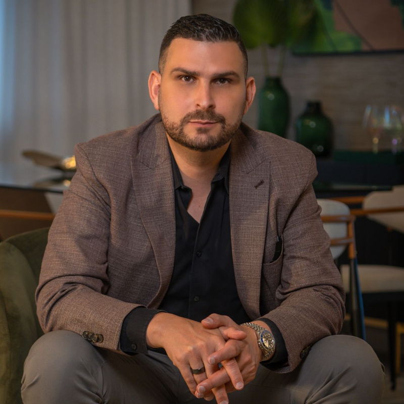 Realty ONE Group | Noriel González