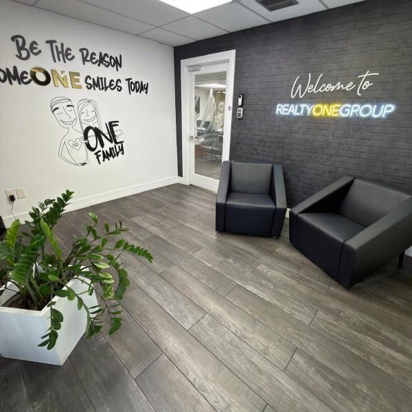 Realty One Group Evolution | Nuestra oficina